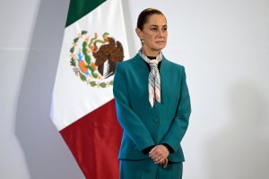 Perezida wa Mexique yakumiriwe ku butaka bwa Peru