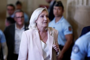 U Bufaransa: Marine Le Pen yemerewe kwiyamamaza, ariko azambara igikomo cy'ikoranabuhanga