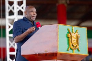 Rurageretse hagati ya Perezida Ndayishimiye na 'Imbwa Itukura'