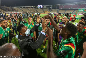 Samuel Eto'o yasekeje benshi kubera amakipe yavuze ko azahurira ku mukino wa nyuma w'igikombe cy'isi