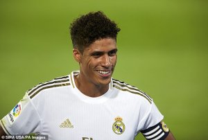 Varane yasubije umuyobozi wa FC Barcelona wibasiye Real Madrid