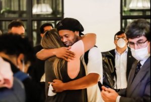Ronaldinho n'umuvandimwe we bafunguwe nyuma y'amezi 6 bafunzwe 
