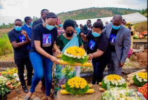 Jay Polly yasabiwe ku Mana mu muhango wo kumukurira ikiriyo