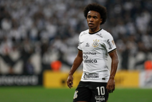 Willian watengushye Arsenal yahungiye mu Bwongereza abafana bamubwiraga ko bazamwica