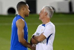 Deschamps yasabye ikintu gikomeye Mbappe nyuma yo kuvunika kwa Benzema