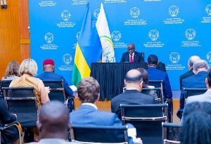 Minisitiri Nduhungirehe ntiyumva uburyo abahuza baceceka, Tshisekedi akarenga ku gahenge ntabibazwe