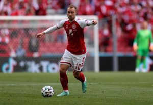 Eriksen yahishuye ko yamaze iminota 5 yapfuye ubwo yagwaga mu kibuga muri Euro 2020