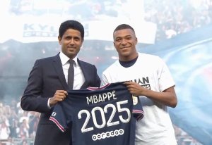 Bidasubirwaho Mbappe yagumye mu ikipe ya PSG yamuhaye akayabo