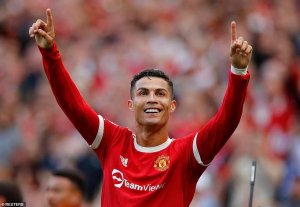 Cristiano Ronaldo ari mu mazi abira kubera ibyo yatangaje kuri Man United