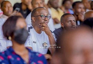 Umwe mu bayobozi ba Rayon Sports amerewe nabi kubera kujya gufana APR FC yambaye umwenda wayo
