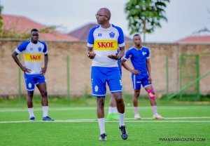 Umutoza wa Rayon Sports yabwiye amagambo akomeye abafana bayo