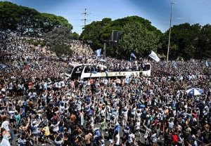 Ikipe ya Argentina yahungishirijwe mu ndege kubera amamiliyoni y'abantu baje kuyakira[AMAFOTO] 