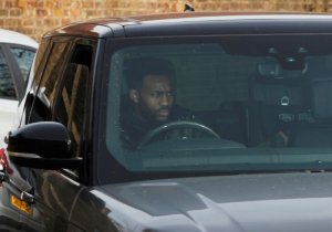 Danny Rose wa Tottenham arambiwe kubazwa n'abapolisi niba imodoka ye atari inyibano