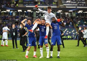 Ibuye abubatsi banze!!!!Umunyezamu Chelsea yanze yayihesheje igikombe cya SUPER CUP [AMAFOTO]