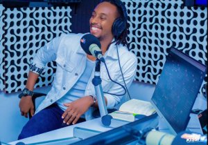 Andy Bumuntu yasezeye kuri Kiss FM
