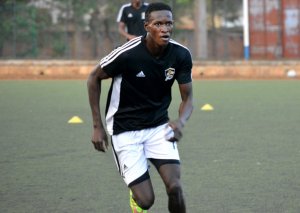 Myugariro Ombolenga yavuze impamvu APR FC y'uyu mwaka irusha izindi yakinannye nazo