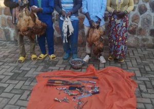 Kamonyi: Bafatanywe inkwavu n'inkoko bakekwaho kwiba abaturage