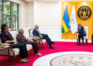Perezida Kagame n'abayobozi ba Mastercard Foundation baganiriye ku guhanga imirimo n'iterambere ry'urubyiruko