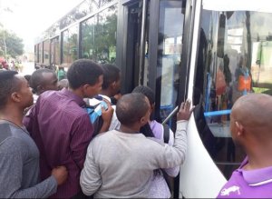 Abashoferi Barenga 90 Birukanywe Bazira Kwakira Amafaranga Mu Ntoki Muri Bisi za Kigali