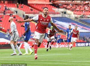 Aubameyang yemeye kongera amasezerano nyuma yo kumva ko Arsenal igiye gusinyisha abakinnyi bakomeye ihereye kuri Willian 