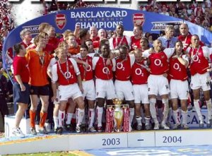 Bamwe mu bahoze bakinira Arsenal bayifashije gutwara Premier League idatsinzwe basuye u Rwanda
