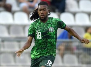 Abafana ba Nigeria bibasiye umukinnyi wabo Alex Iwobi 