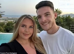 Abafana ba Chelsea batutse umugore wa Declan Rice bateye benshi umujinya