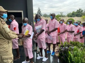 Urubanza rwasubitswe kubera impaka kuri Paul Rusesabagina nubwo atari ahari