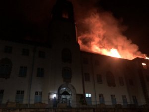 Kaminuza ya Makerere yahiye hari gukorwa iperereza ku cyayitwitse