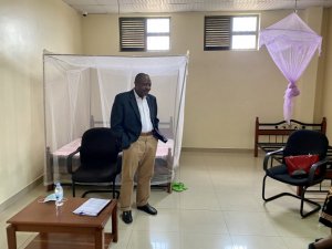 Komisiyo y'Uburenganzira bwa muntu yasuye Rusesabagina aho afungiye imukorera ubuvugizi
