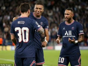 Lionel Messi yahaye ubutumwa amakipe ku busatirizi bwe na Neymar Jr na Mbappe