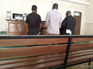 Kigali: Abagabo babiri bakurikiranyweho kwica umuntu bamukubise Fer-a beton bahawe igifungo cy'iminsi 30 y'agateganyo