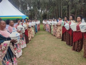 Nyamasheke:Ababyeyi bakoze agashya mu kwakira Perezida Kagame [AMAFOTO]