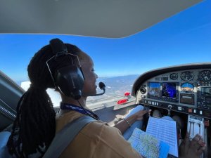 Mugabo yaciye agahigo ko kuba Umunyarwanda muto cyane urangije amasomo yo gutwara indege 