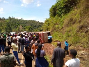 Imodoka yakoze iimpanuka ku kiraro ihitana abantu bane