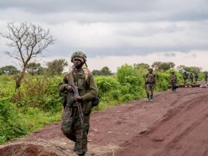 M23 iri gukoza imitwe y'intoki kuri Minova nyuma yo kwigarurira umusozi indege zikatiraho