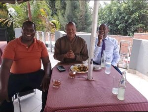 Ifoto y'umunsi: KNC na Sadate basangiye nyuma y'iminsi baterana amagambo