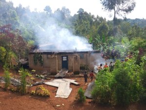 Inzu y'umuturage yahiye irakongoka