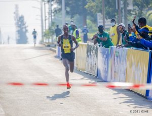 Abanyarwanda begukanye imidali 2 ya zahabu muri Kigali Peace Marathon