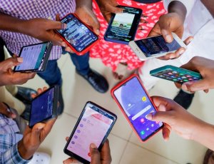 Murandasi iriyongera muri Afurika ariko ibiciro bya telefone biracyari ingorabahizi