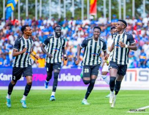 APR FC yarekuye abakinnyi bane yongerera amasezerano babiri