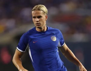 Abacuruza filimi z'urukozasoni basabye ikipe ya Chelsea ko bakorana