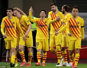 Perezida wa Barcelona Laporta yemeye ko ari mu biganiro n'umutoza wahoze ari umukinnyi wayo