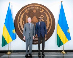 Perezida Kagame yaganiriye na Clinton wayoboye USA ku bibazo biri muri RDC