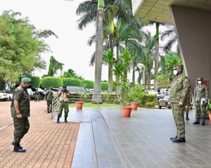 Gen. Kainerugaba na Gen. Songesa wa DRC baganiriye ku mutekano w'akarere