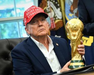 Donald Trump akomeje guterwa imijugujugu n'abanyabigwi mu mupira w'amagaru ku Isi