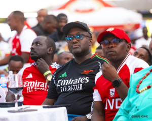 Minisitiri Nduhungirehe yishimiye impano Arsenal FC yahaye Abanyarwanda