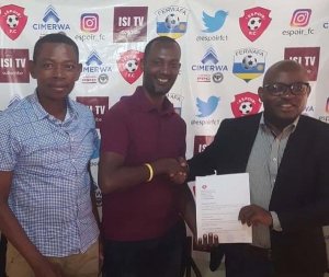 Espoir FC yasinyishirije icyarimwe Umutoza Justin na Bigirimana Issa utaha izamu