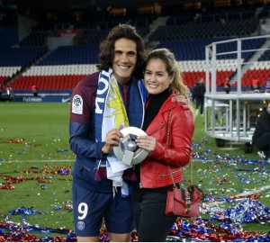 Edinson Cavani yahishuye ukuntu umukunzi we yari agiye gutuma asezera ku mupira w'amaguru