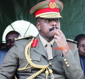 Hakomeje kwibazwa icyafunze Twitter ya Gen Muhoozi Kainerugaba 